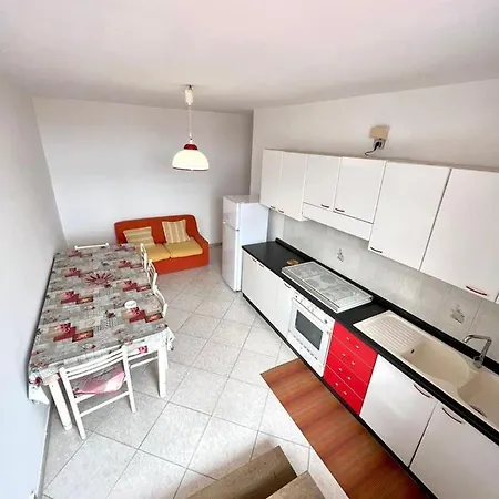 Con Terrazza Vista Mare Вилла